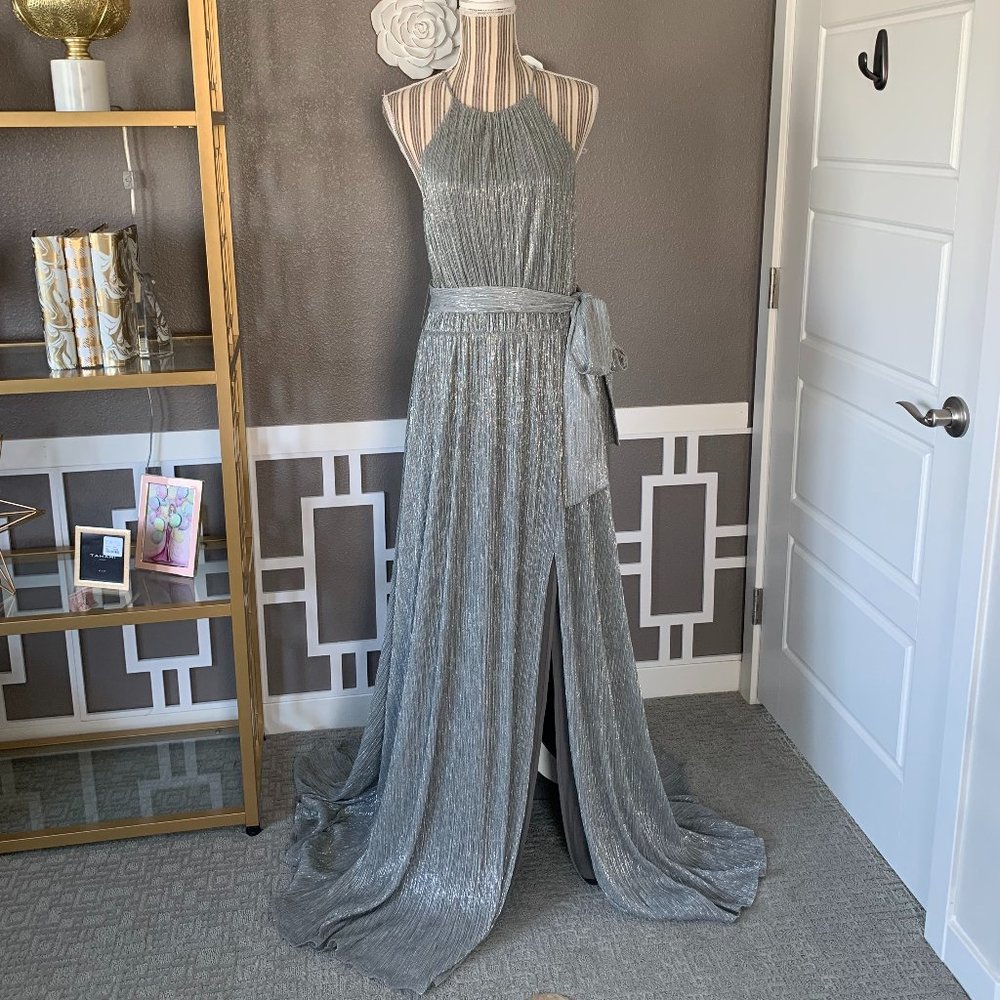 Halston Metallic Sleeveless Textured Gown NWT